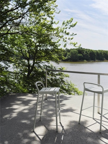 linear-steel-bar-stool-h75-grey-muuto-org.jpg