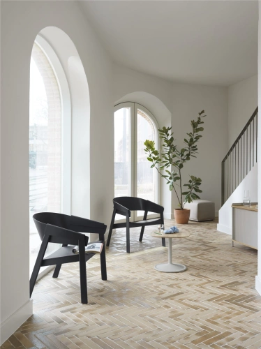 cover-lounge-black-soft-side-h40-oak-grey-enfold-grey-echo-42x62-divina-224-muuto-org.jpg