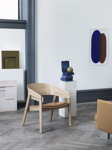 Cover-Lounge-Chair-Oak-Cognac-Refine-Outline-Vidar-472-Muuto-Org.jpg