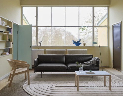 outline-3-seater-refine-leather-black-cover-lounge-couple-1-wavy-pale-blue-oak-silent-11-relevo-off-white-leaf-floor-beam-muuto-org.jpg