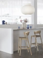 Cover-bar-stool-75-oak-raise-carafe-glass-dark-blue-ridge-h35-off-white-strand-O80-muuto-org.jpg