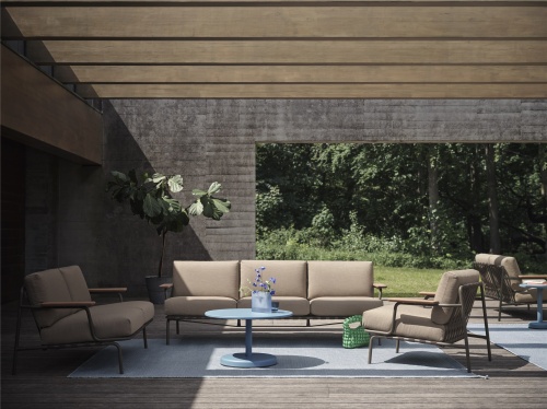 Settle-sofa-3-2-lounge-chair-ribbed-weave-5-taupe-ply-rug-recycled-poly-light-blue-ridge-vase-16-glass-linear-steel-muuto-org.jpg
