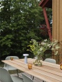 70-70-outdoor-table-sapele-mahogany-grey-ease-light-blue-silent-20-raise-fiber-outdoor-dusty-green-muuto-org.jpg