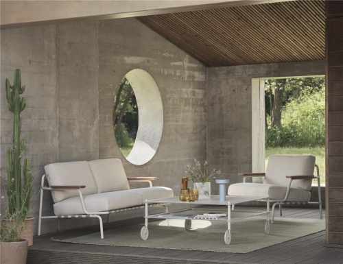 Settle-sofa-2-laze-1-grey-flow-coffee-table-ply-rug-recycled-poly-moss-green-ridge-vase-16-white-frosted-glass-muuto-org.jpg