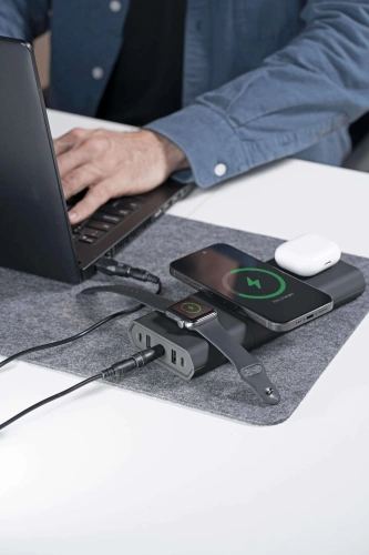 Omni Power Station 30C+ Charger Only Phone and Laptop 3.jpg