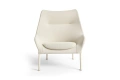 AF350-F476-AU31-03AA_O2 Lounge Chair w. seat cushion soft cream_eggshell powder coated steel base 03.jpg
