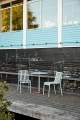 Palissade_Chair_sky_grey_Terrazzo_Table_sky_grey_top_red_base.jpg
