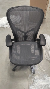Krzesło biurowe Aeron  Graphite size C - Herman Miller  C7 - outlet