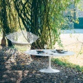 Bertoia-Diamod-Chair_Saarinen-table_outdoor-krzesło-ogrodowe-Bertoia-stół-ogrodowy-Saarinen-Knoll-Ph-by-Beppe-Brancato.jpg