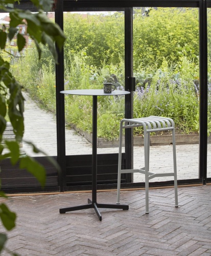 Palissade_Bar_Stool_sky_grey_Neu_Table_anthracite_60x105.jpg