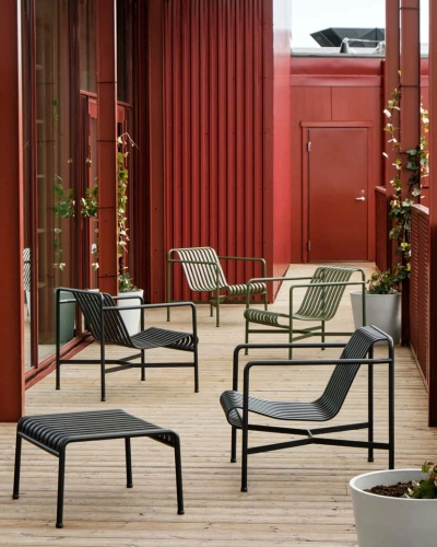 Zoku_Hotel_2021_Palissade_Ottoman_anthracite_Palissade_Lounge_Chair_Low_anthracite_olive.jpg