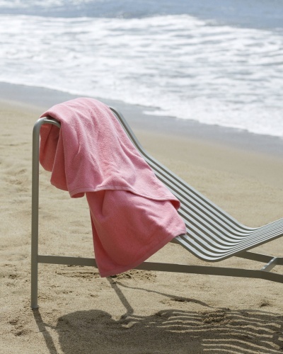 Mono_Bath_Towel_pink_Palissade_Chaise_Longue_sky_grey.jpg