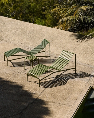 Palissade_Chaise_Longue_olive_Palissade_Stool_olive_01.jpg