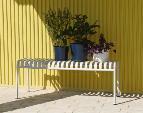 Palissade_Bench_sky_grey_Botanical_Family_dark_blue_Plant_Pot_With_Saucer_M_off_white.jpg