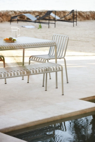 Palissade_Chair_Palissade_Table_Palissade_Bench_sky_grey.jpg