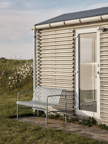 Palissade_Dining_Bench_Hot_Galvanised_02.jpg