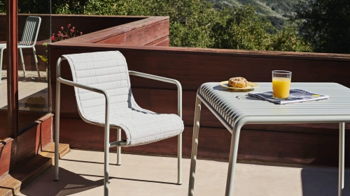 Palissade_Dining_Armchair_Palissade_Dining_Armchair_Quilted_Cushion_Palissade_Table_sky_grey.jpg