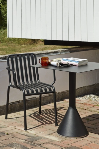 Palissade_Armchair_anthracite_Palissade_Cone_Table_anthracite.jpg
