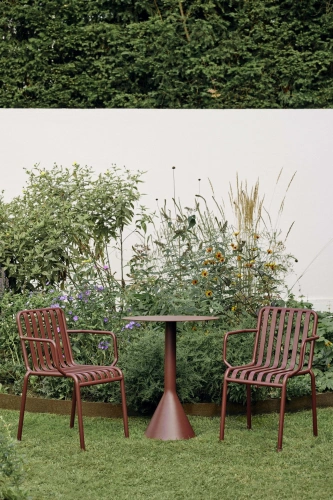 Palissade_Cone_Table_Palissade_Armchair_iron_red.jpg