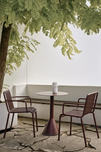 Palissade_Cone_Table_Palissade_Armchair_iron_red_Apollo_Portable.jpg