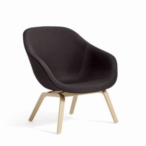Fotel tapicerowany AAL83 About A Lounge - HAY