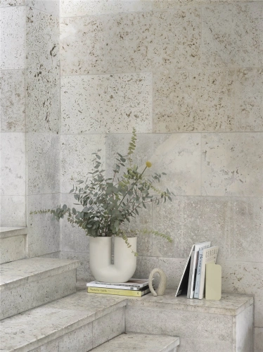 kink-vase-sand-compile-bookend-green-beige-muuto-org.jpg