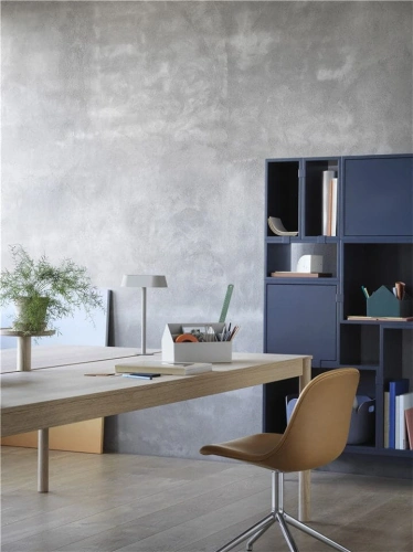 Linear-system-modular-table-oak-linear-lamp-linear-tray-sketch-toolbox-fiber-side-swivel-cognac-alu-stacked-midnight-blue-muuto-med-res.jpg
