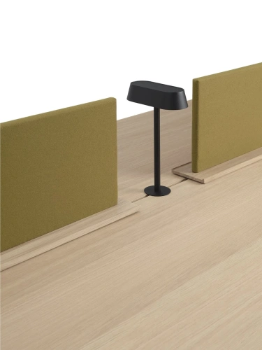 Linear-system-table-oak-mounted-lamp-black-screen-oak-hero-981-detail-Muuto-5000x6667-hi-res.jpg