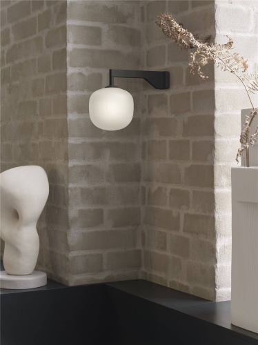 rime-wall-lamp-black-ridge-vase-off-white-muuto-org.jpg