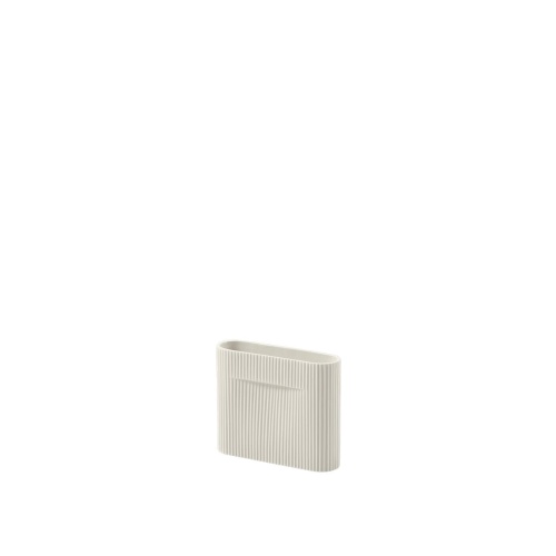 Ridge-vase-off-white-17-cm-Muuto-5000x5000-hi-res.jpg