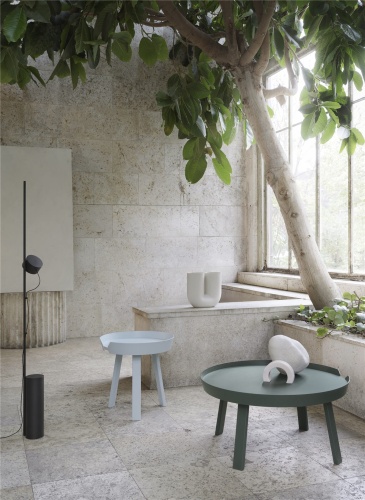 around-small-light-blue-around-large-dark-green-post-floor-kink-muuto-org.jpg